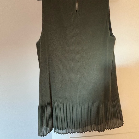 Pleated Top Roz & Ali - Picture 2 of 3